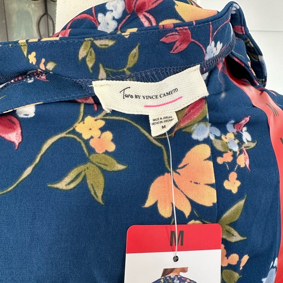 Vince Camuto Floral Blouse - Picture 7 of 7